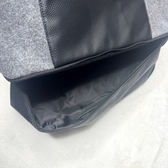 DSW Gray and Black Felt Zip Top Shoe Compartment Lightweight Travel Bag Tote - Picture 5 of 9